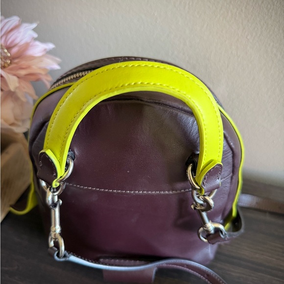 Coach Andi Backpack in Signature Canvas and Lime Green EUC - Picture 6 of 10